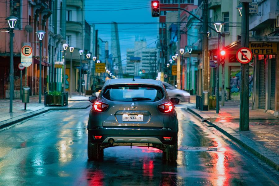  Renault Captur Bose 2018 года  (LA) (фото 10 из 38)
